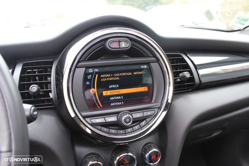 MINI 3 Portas Cooper SE Essential - 33