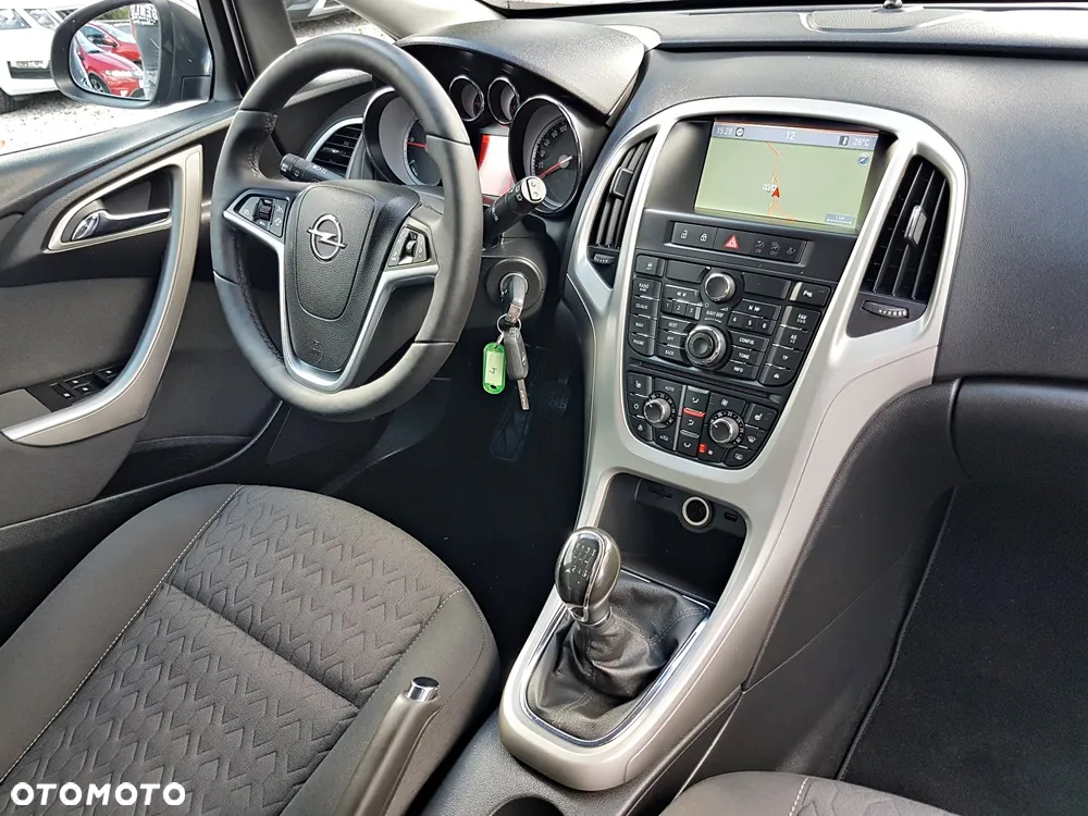 Opel Astra 2.0 CDTI Exklusiv - 25