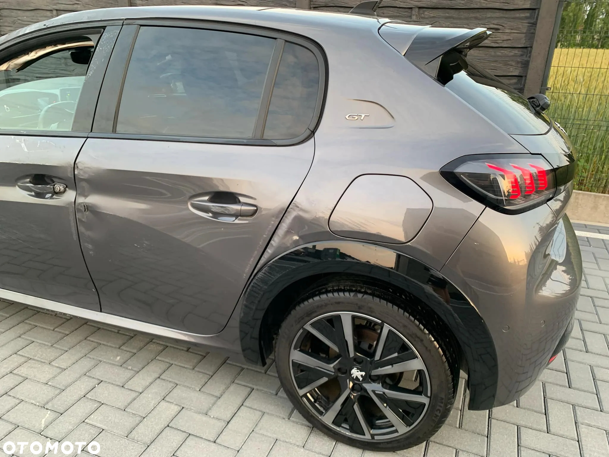 Peugeot 208 PureTech 100 EAT8 GT - 33