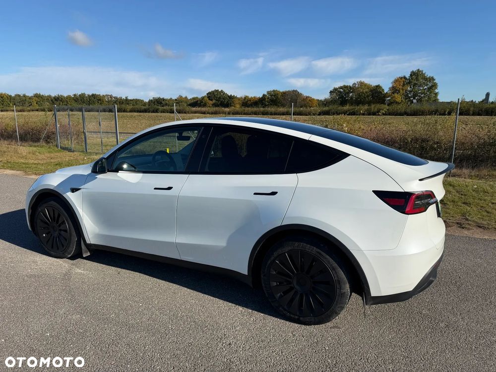 Tesla Model Y Long Range AWD - 3