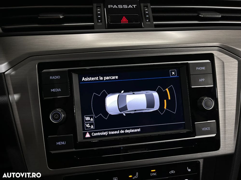 Volkswagen Passat 2.0 TDI Advance - 14