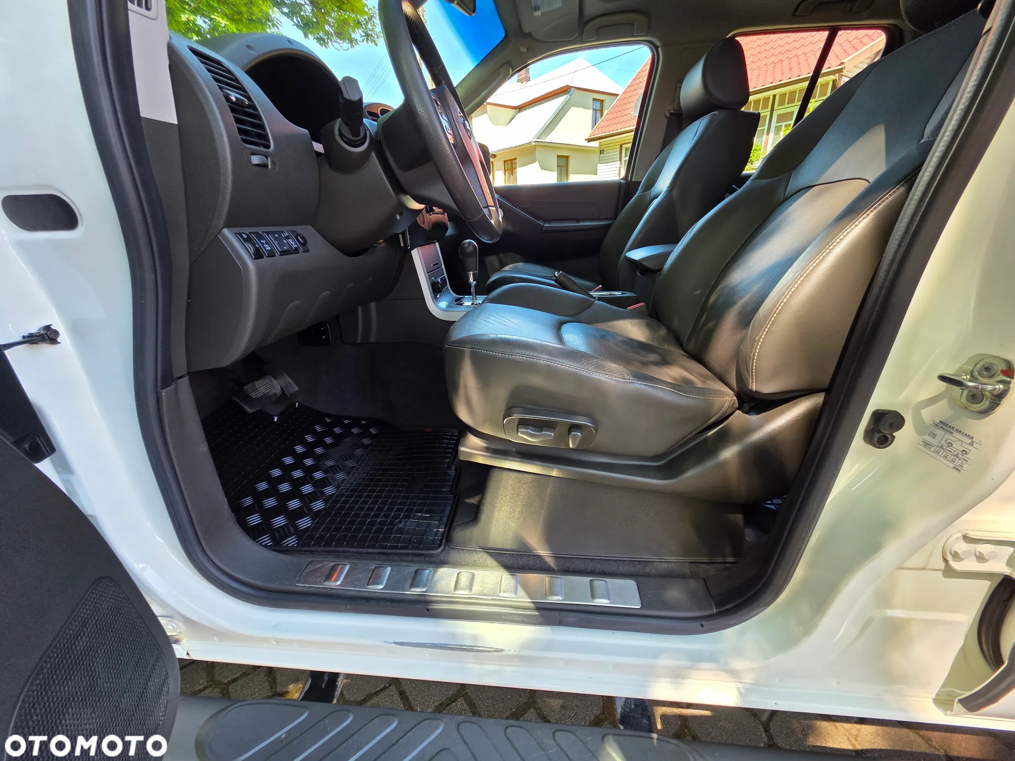Nissan Navara 2.5 D LE Long EU5 - 14