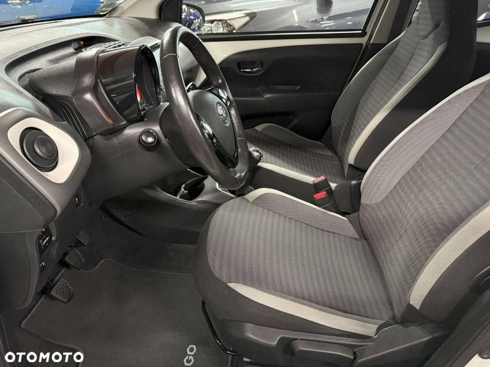 Toyota Aygo x-play connect - 18