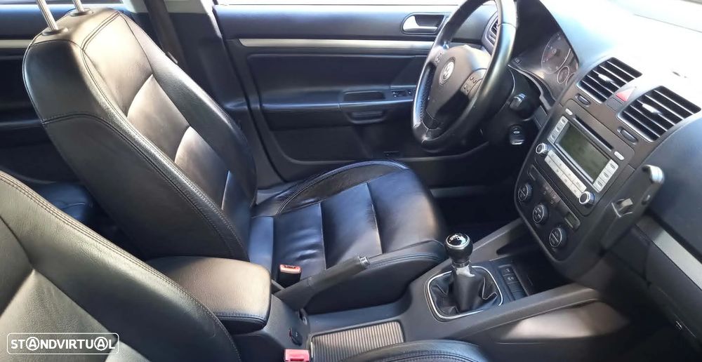 VW Jetta 1.9 TDi Confortline - 23