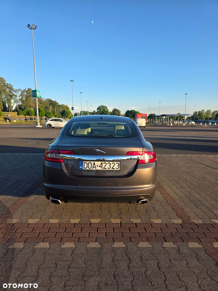 Jaguar XF 3.0 V6 D Premium Luxury - 11