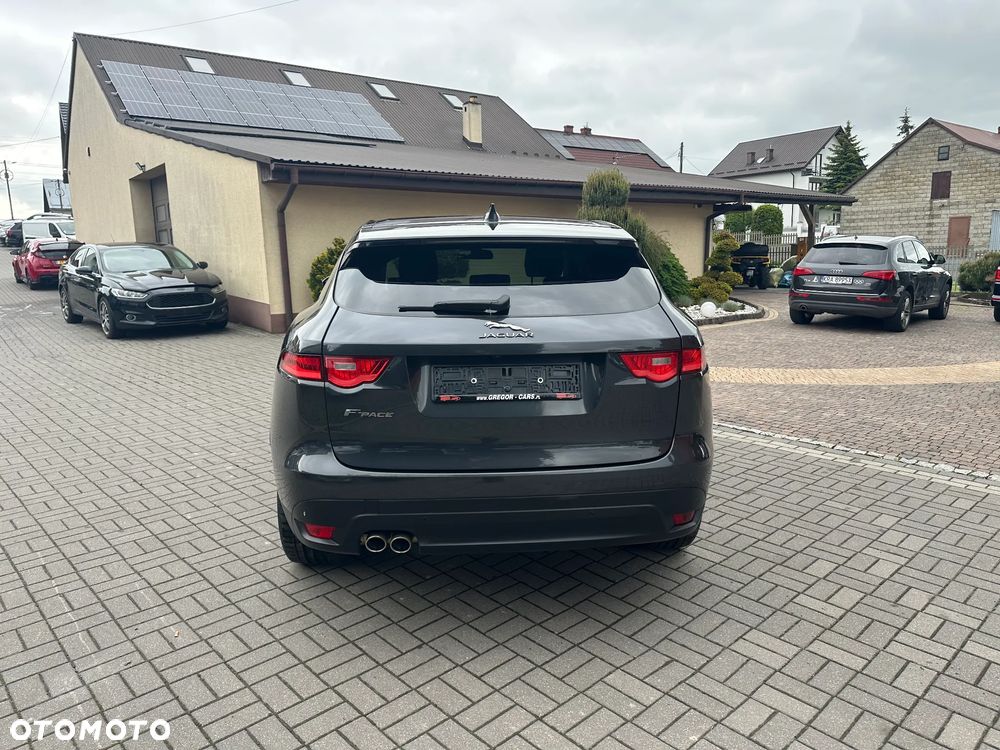 Jaguar F-Pace - 5