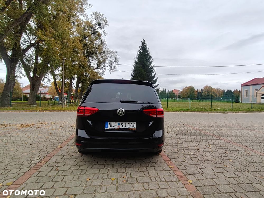 Volkswagen Touran - 34