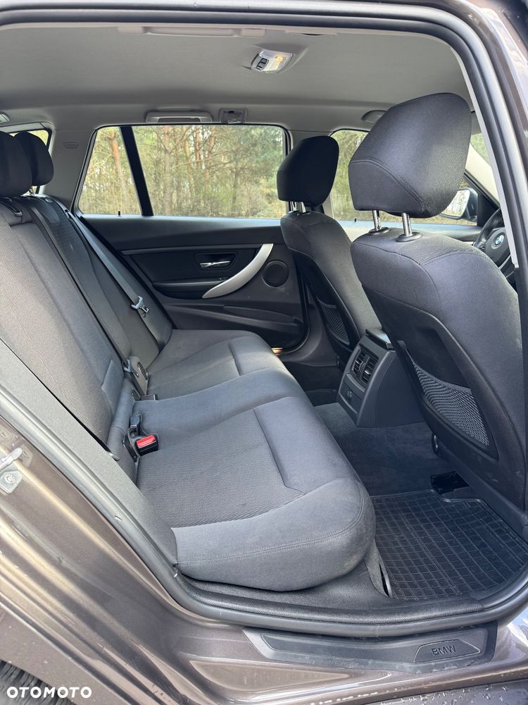 BMW Seria 3 318d - 17