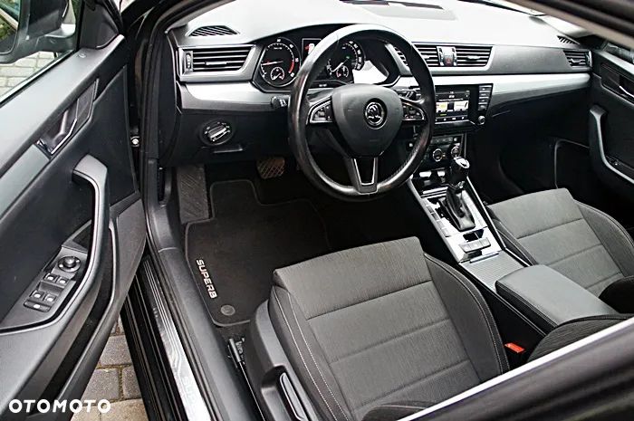 Skoda Superb 2.0 TDI DSG Ambition - 4