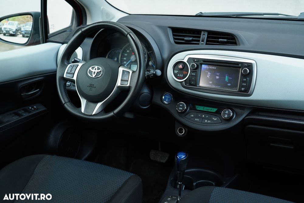 Toyota Yaris 1.5 VVT-i HSD Sol - 11