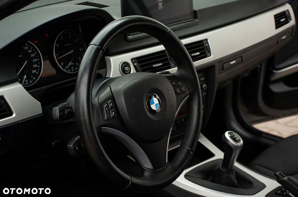 BMW Seria 3 318i - 21