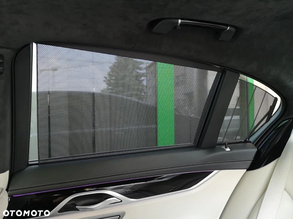 BMW Seria 7 750i xDrive sport - 35
