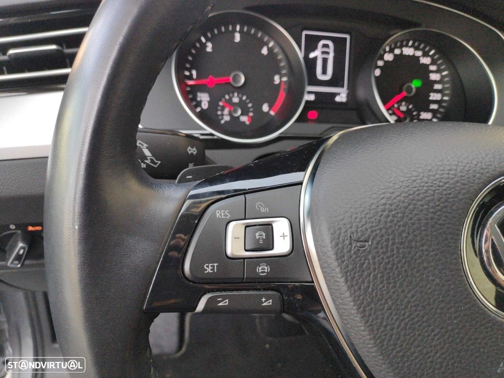 VW Passat Variant 1.6 TDI Confortline DSG - 19