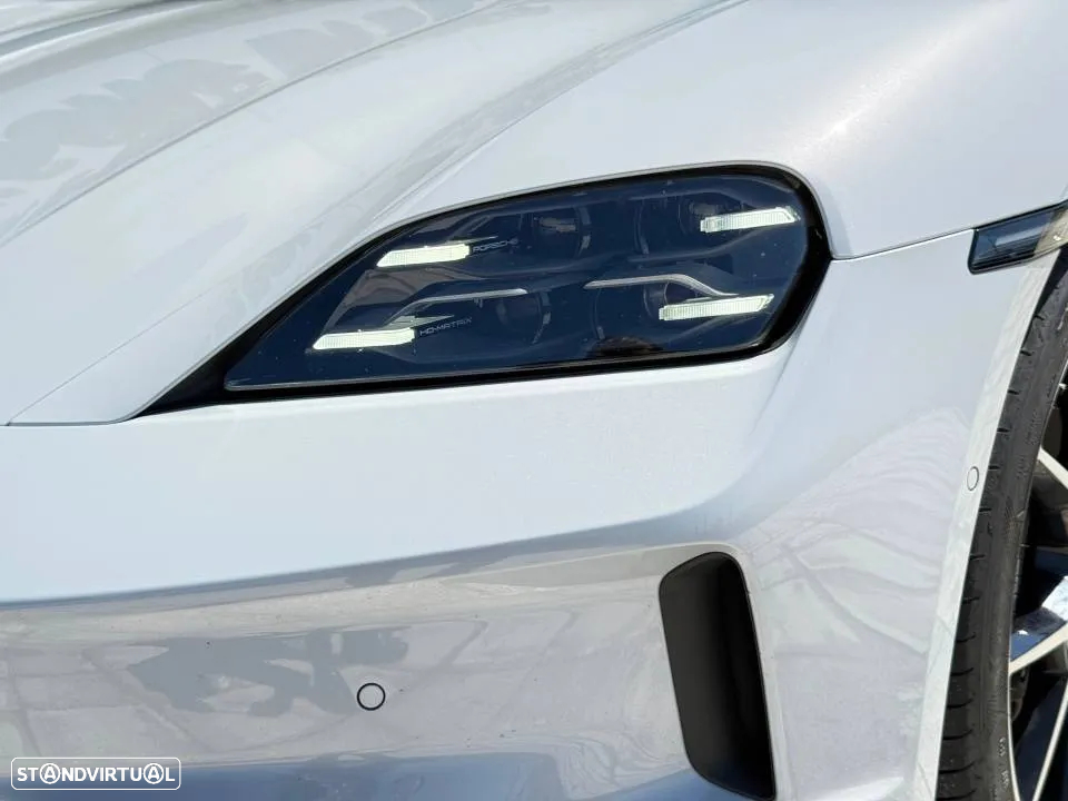 Porsche Taycan 4 - 11