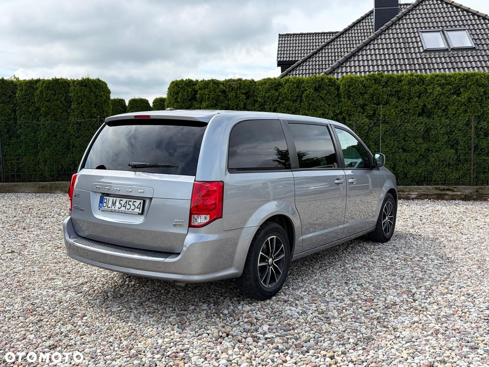 Dodge Grand Caravan - 5