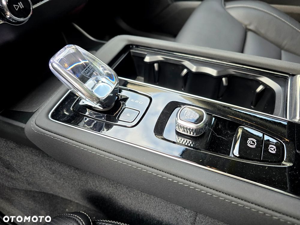 Volvo XC 90 T8 AWD Ultra Black Edition - 24