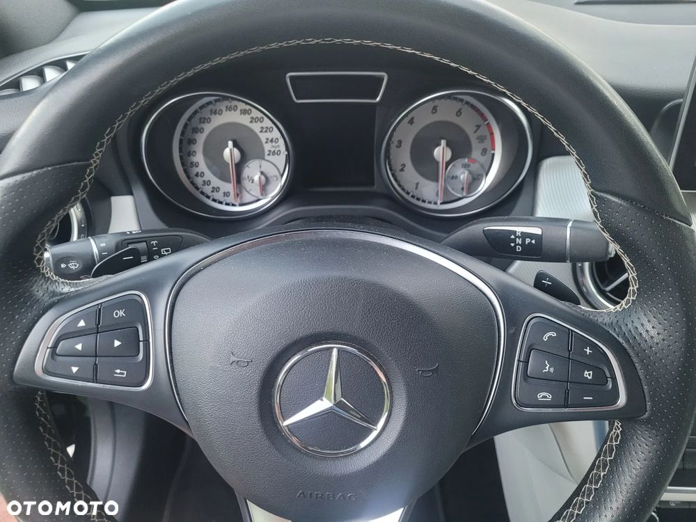 Mercedes-Benz GLA 200 7G-DCT Style - 10