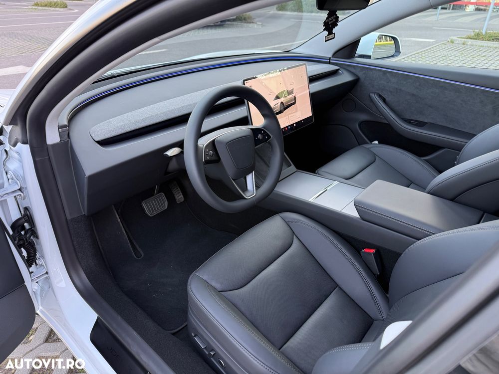 Tesla Model 3 - 5
