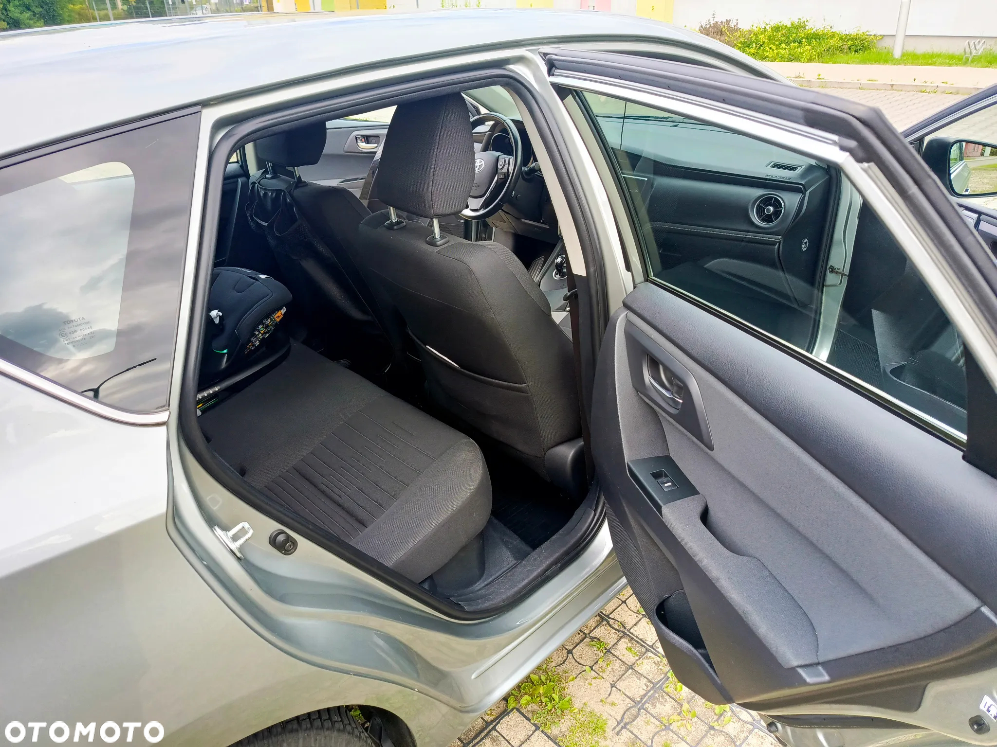 Toyota Auris Hybrid 135 Prestige - 13