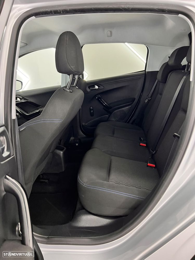 Peugeot 208 1.2 PureTech Style - 21
