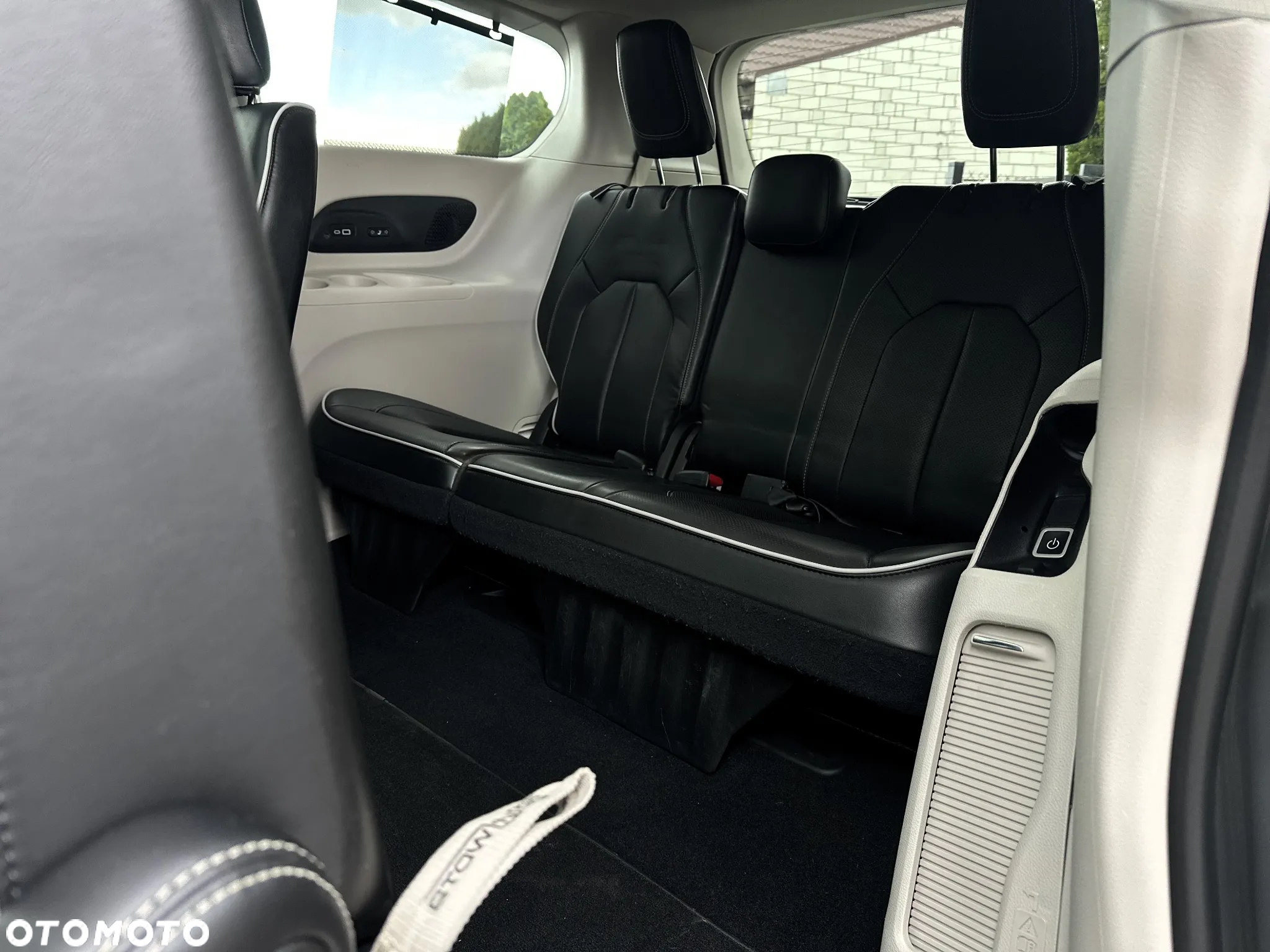 Chrysler Pacifica - 21