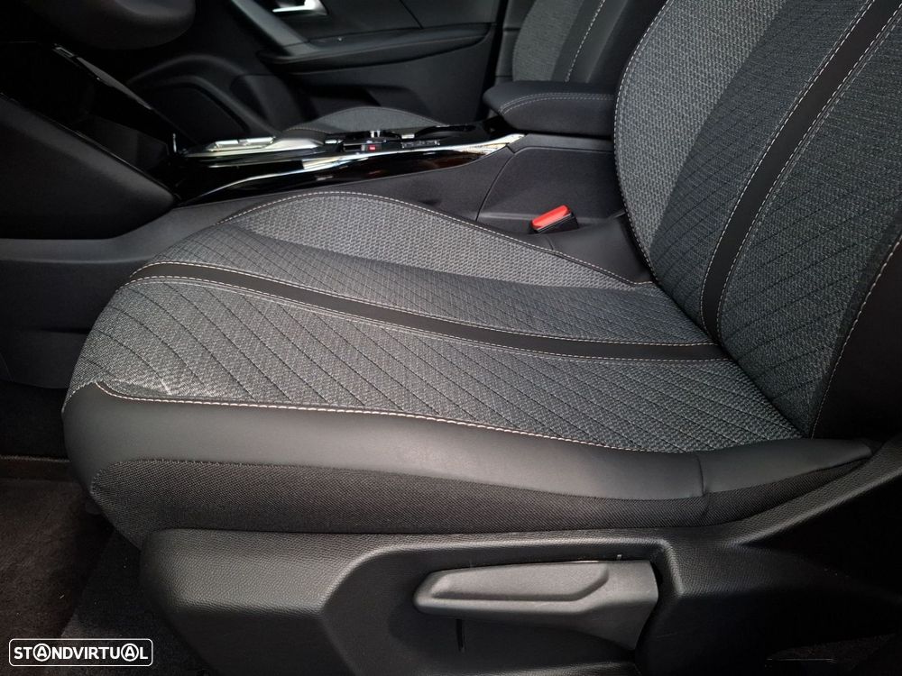 Peugeot e-2008 54 kWh Allure - 29