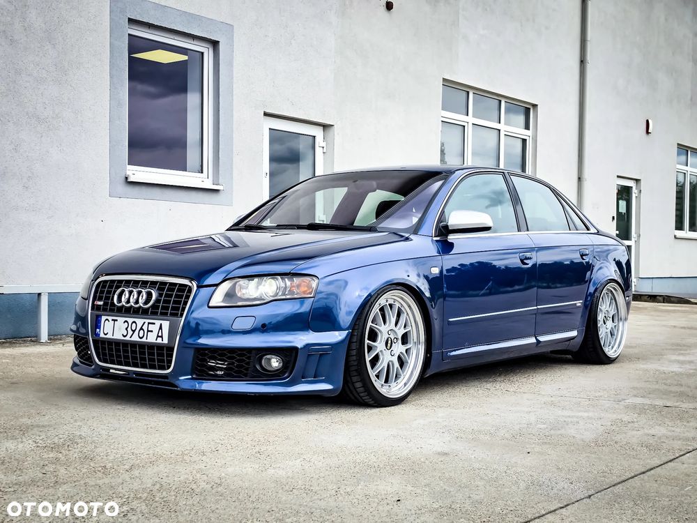 Audi A4 Limousine - 1