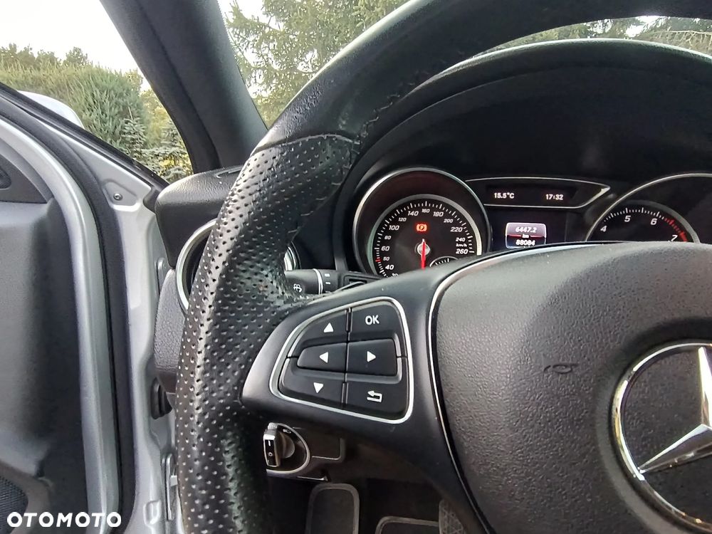 Mercedes-Benz GLA 200 7G-DCT UrbanStyle Edition - 27