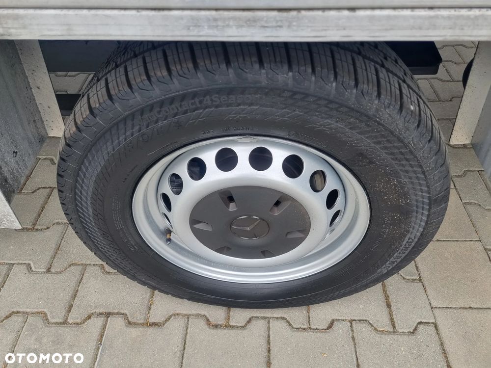 Mercedes-Benz Sprinter - 24