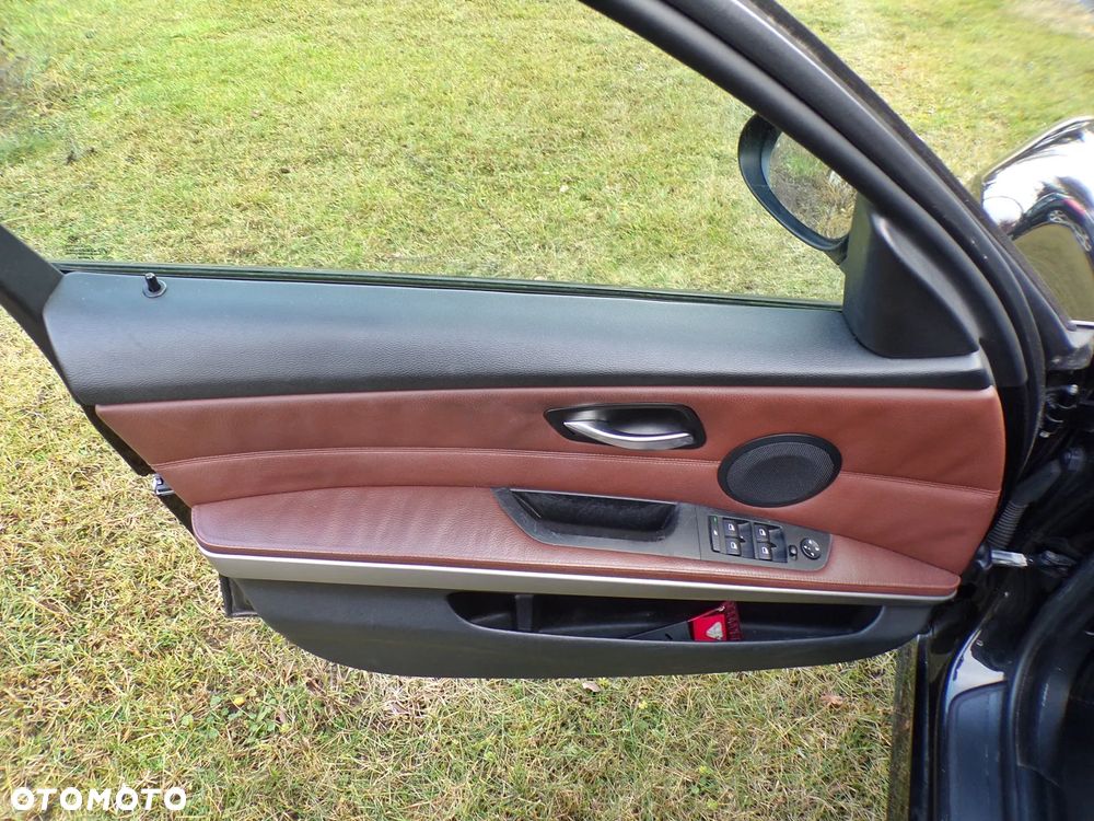 BMW Seria 3 320d DPF Efficient Dynamics Edition - 17