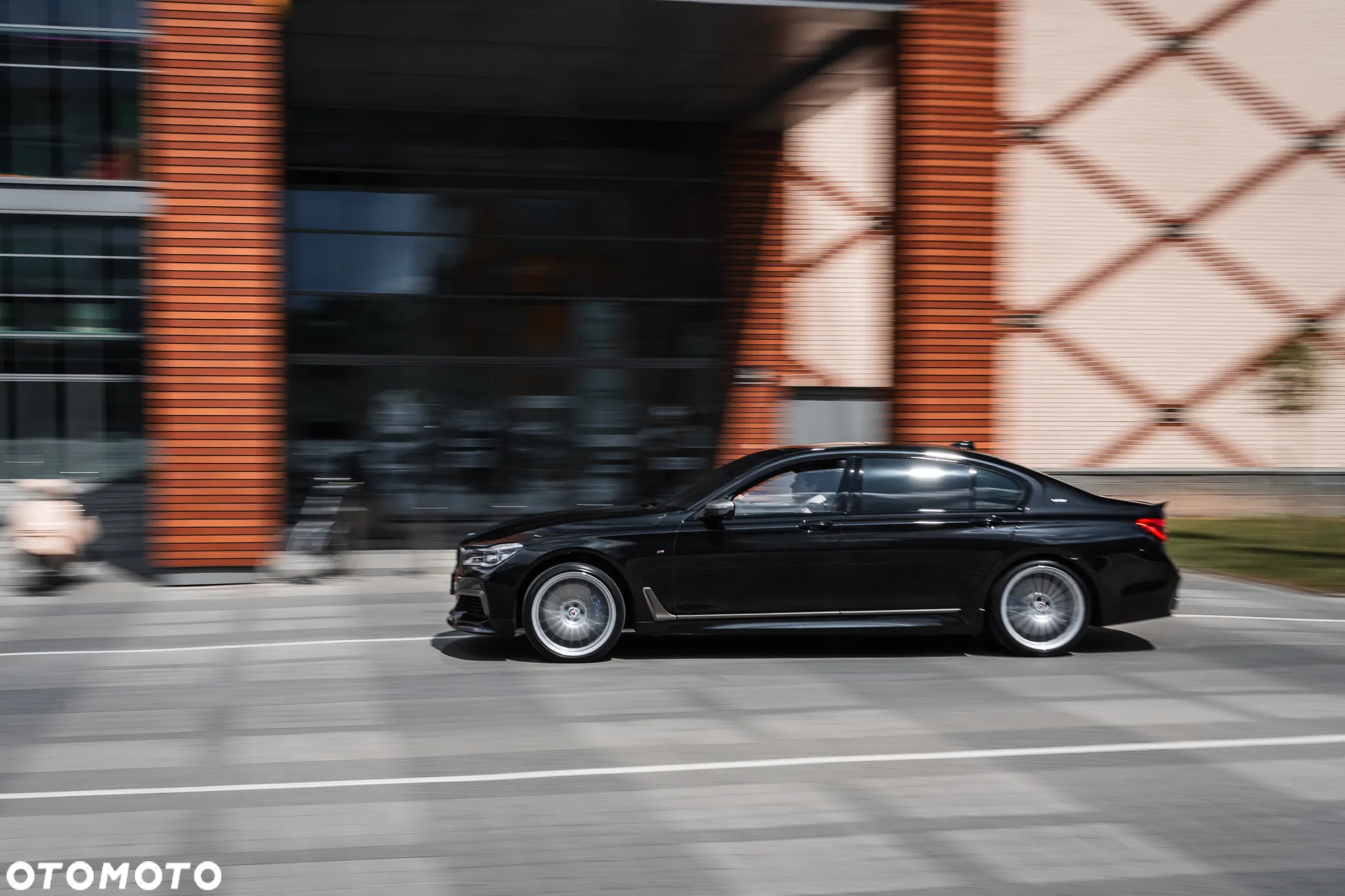 BMW Seria 7 M760Li xDrive - 17