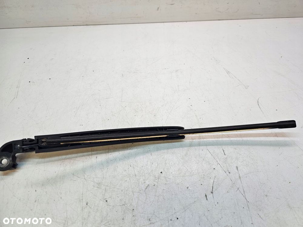 RAMIĘ WYCIERACZKI TYŁ AUDI Q5 8R 8R0955407 - 2
