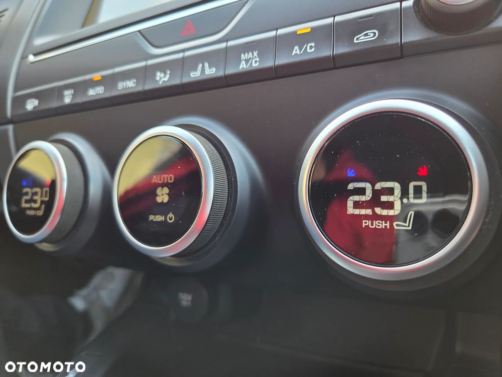 Jaguar E-Pace 2.0 i4P AWD - 27