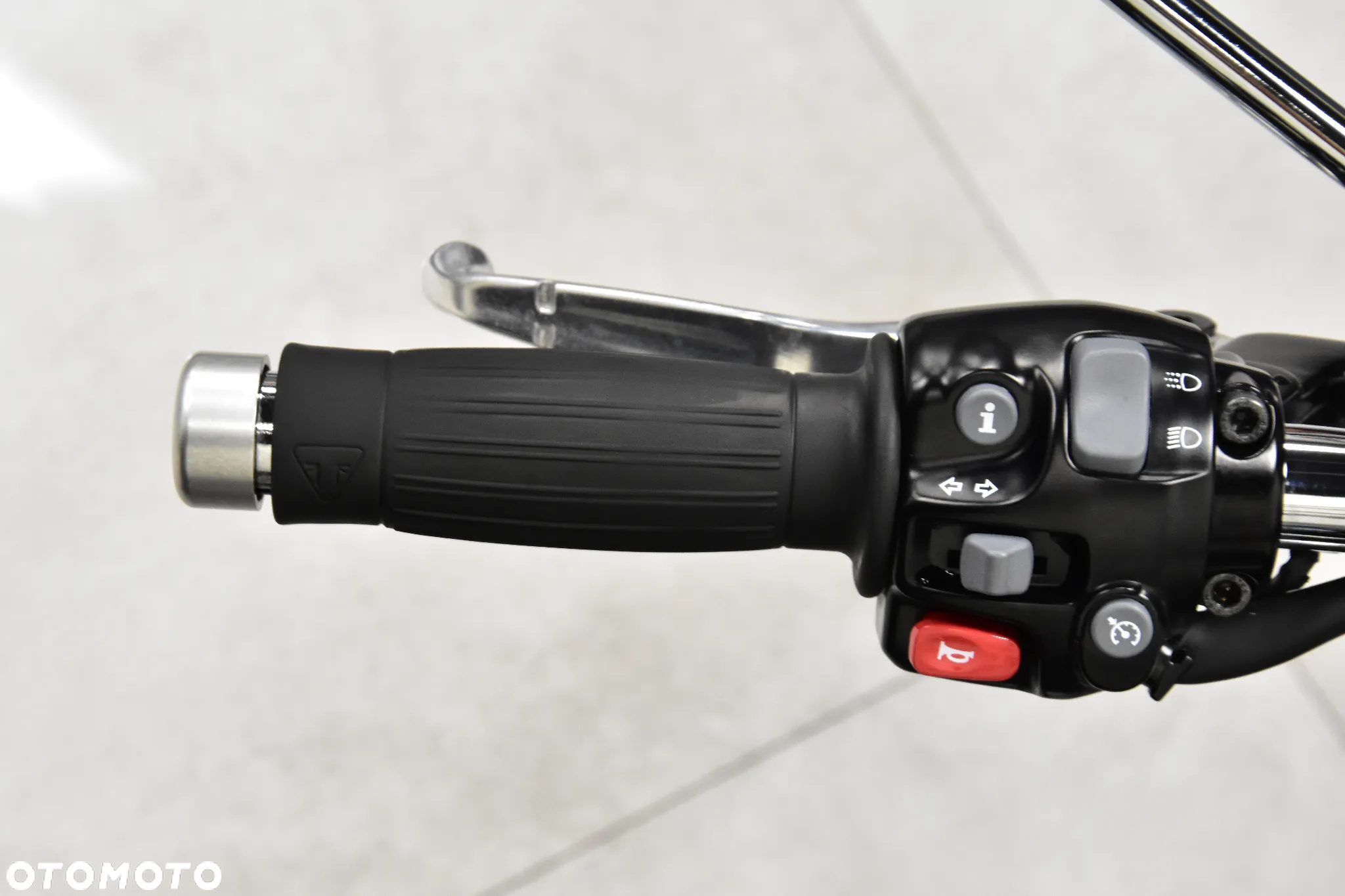 Triumph Bonneville - 23