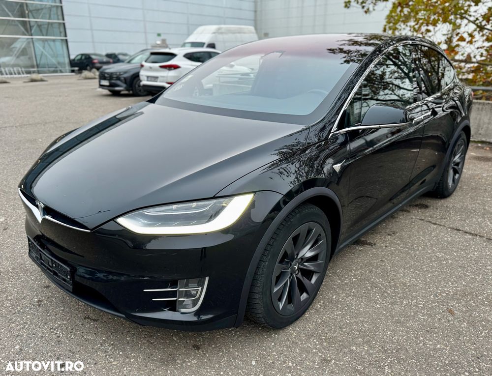 Tesla Model X - 4
