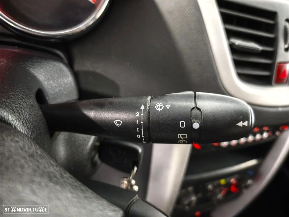 Peugeot 207 1.4 HDi Urban - 15