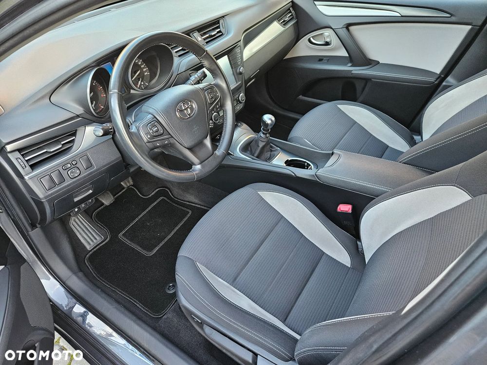Toyota Avensis - 16