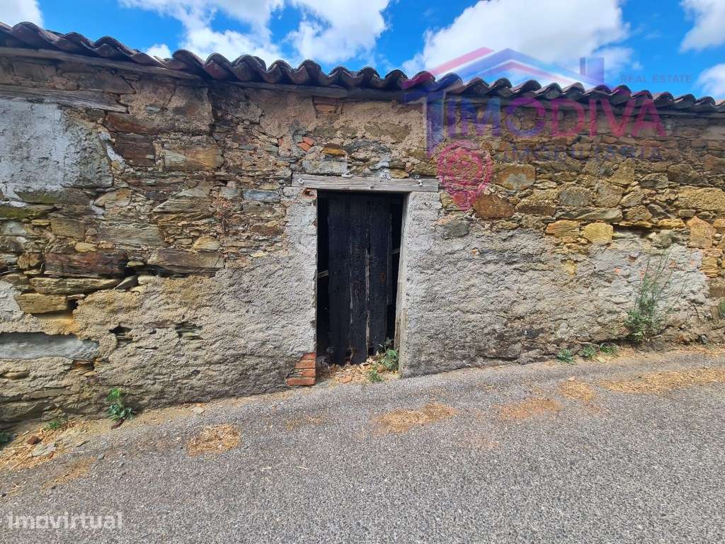 Casa de Campo para Reconstrução Total - Troviscal (Sertã) - Grande imagem: 2/7