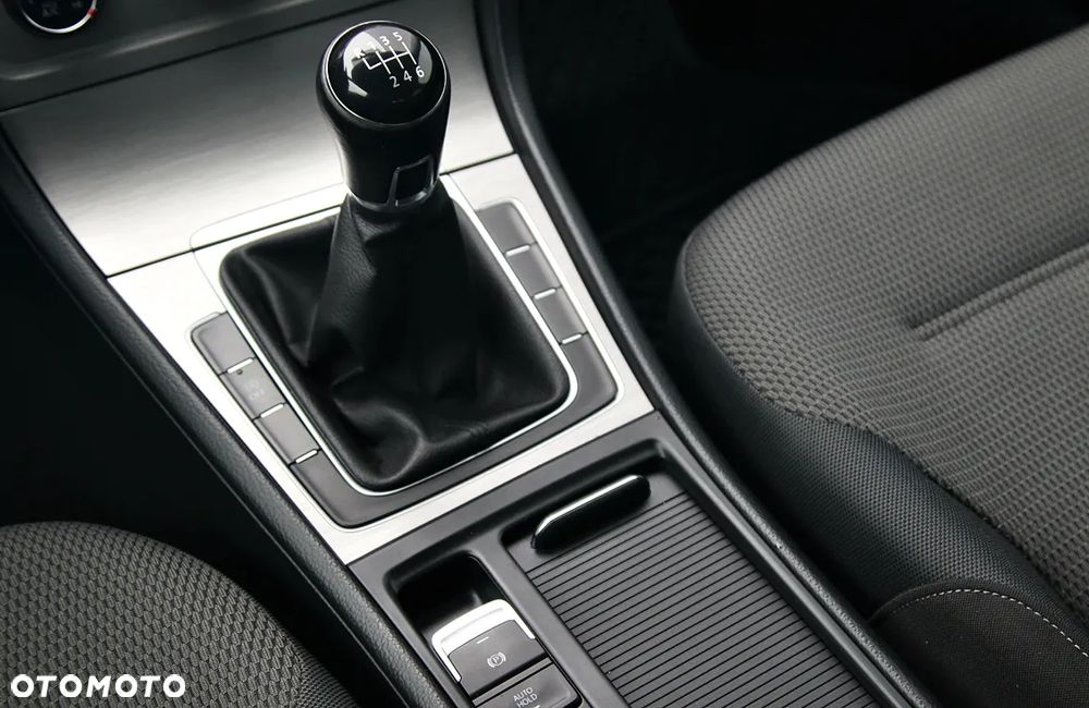 Volkswagen Golf - 33