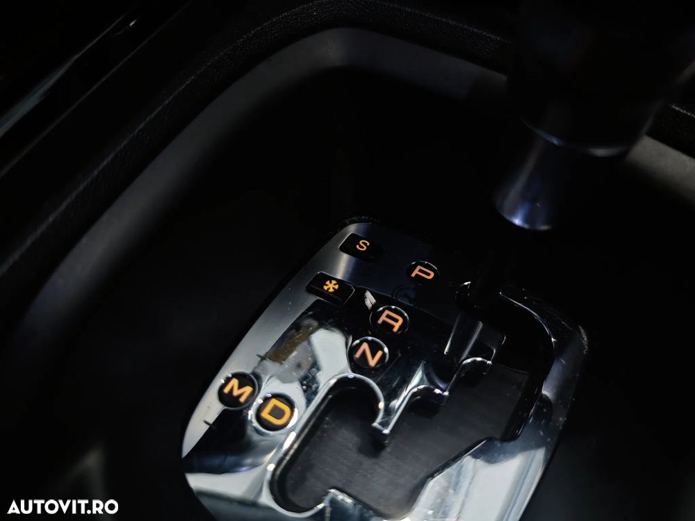 Peugeot 2008 1.2 PureTech Turbo EAT6 S&S Allure - 23