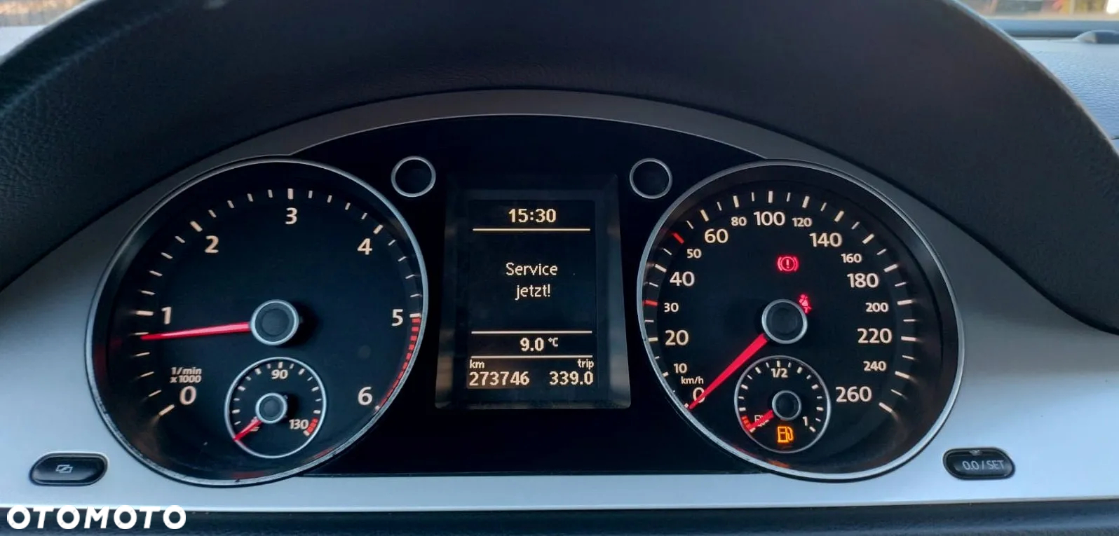 Volkswagen Passat 2.0 TDI DPF Highline - 14