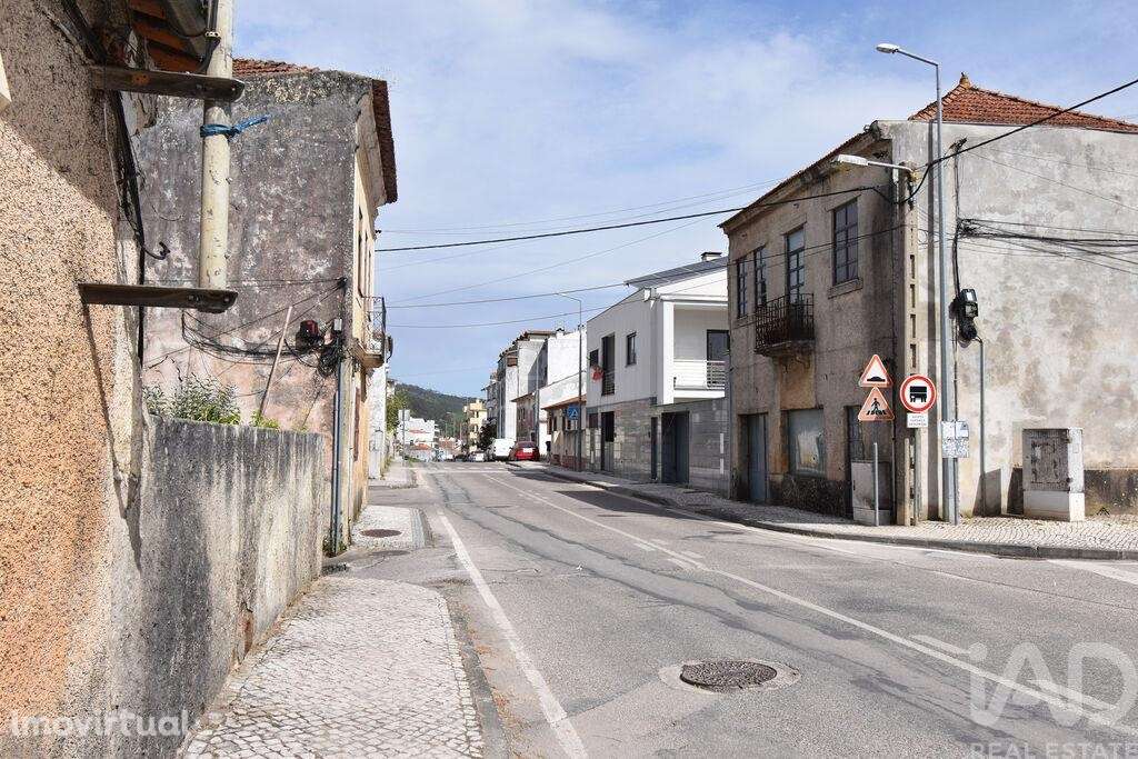 Casa / Villa T3 em Miranda do Corvo de 173 m2 - Grande imagem: 2/28