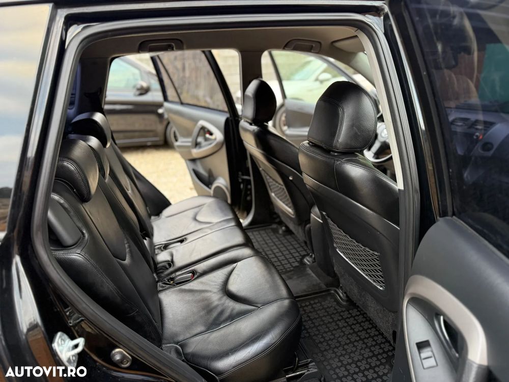 Toyota RAV4 - 7