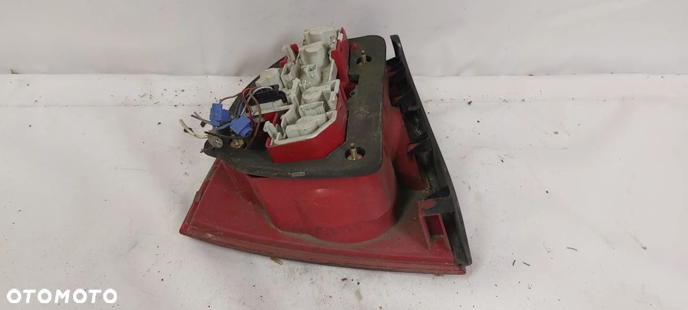 .  TYL TYLNA LAMPA PRAWA VOLKSWAGEN PASSAT B5 LIFT SEDAN - 4