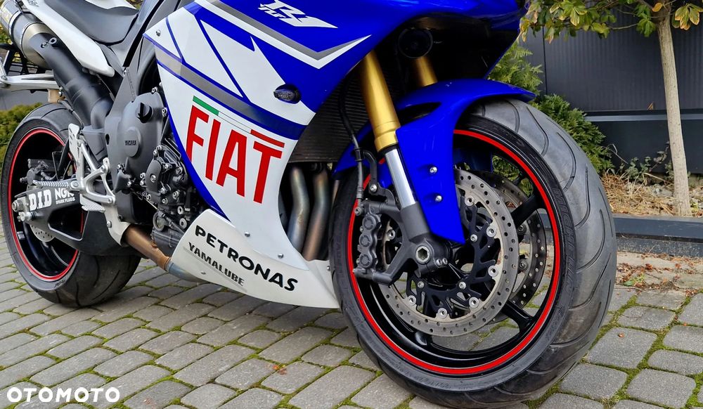 Yamaha R1 - 9