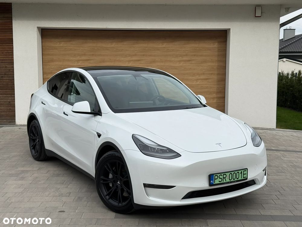 Tesla Model Y - 1