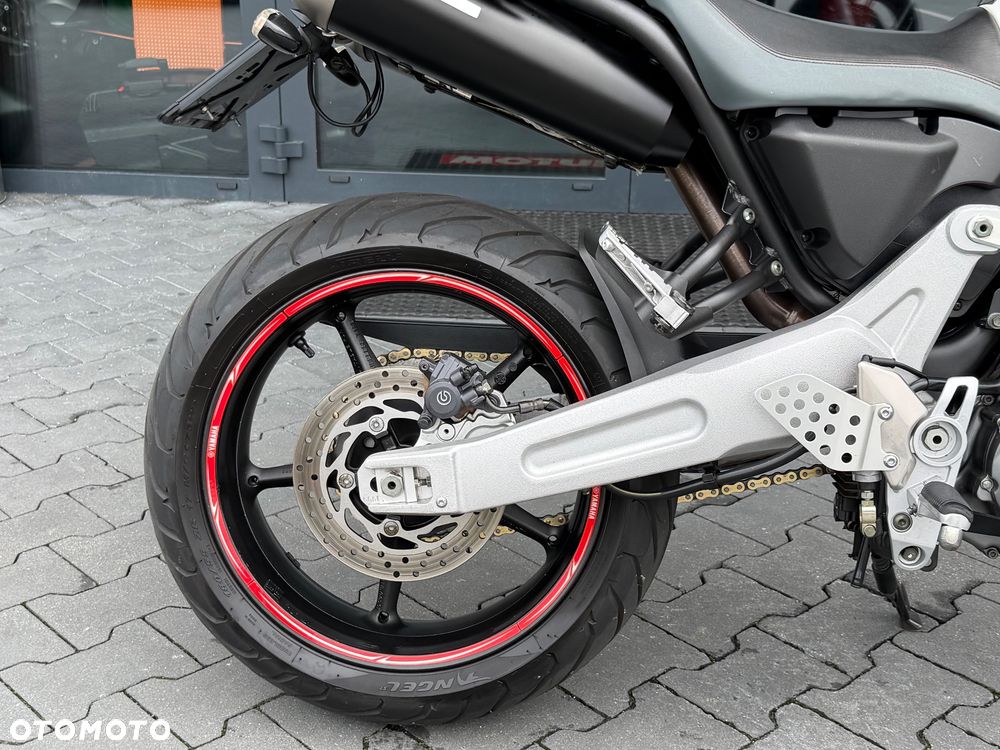 Yamaha MT - 6