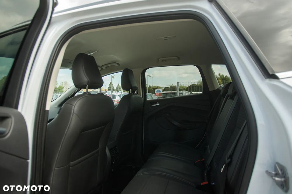 Ford Kuga 2.0 TDCi 2x4 Titanium - 30