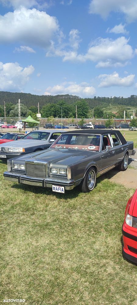 Lincoln Town Car - 4