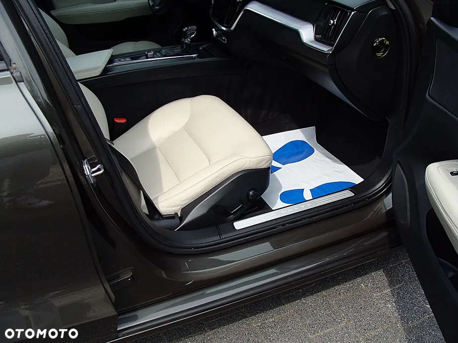 Volvo V60 D3 Momentum Pro - 12